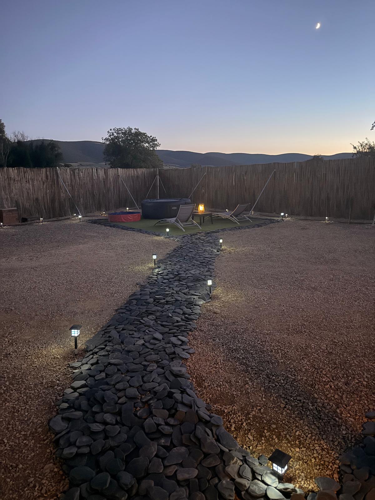 Jacuzzi privado exterior de la casa rural Los Almendros